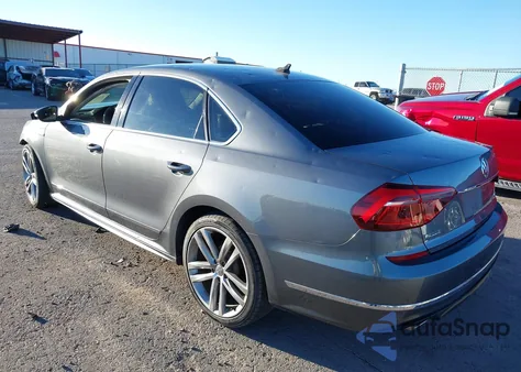 2017 Volkswagen Passat 1.8T R-Line z USA, uszkodzony, nr VIN 1VWDT7A33HC070769
